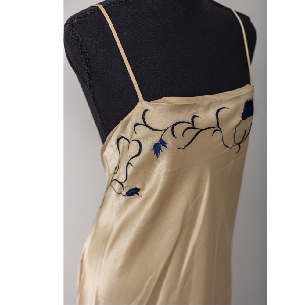 80s vintage Natori Gold and Dark Blue Embrodiered Nightgown - Picture 4 of 10